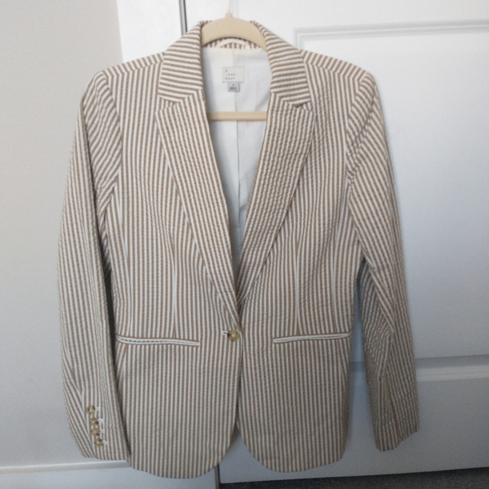 TARGET A NEW DAY TAN AND WHITE SEERSUCKER COTTON BLAZER